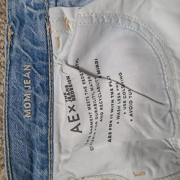 American Eagle high-rise Mom Jean. Size 6. - Picture 3 of 6